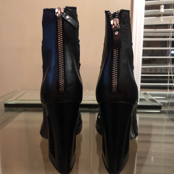 Women’s Heel Boots - Picture 4 of 6